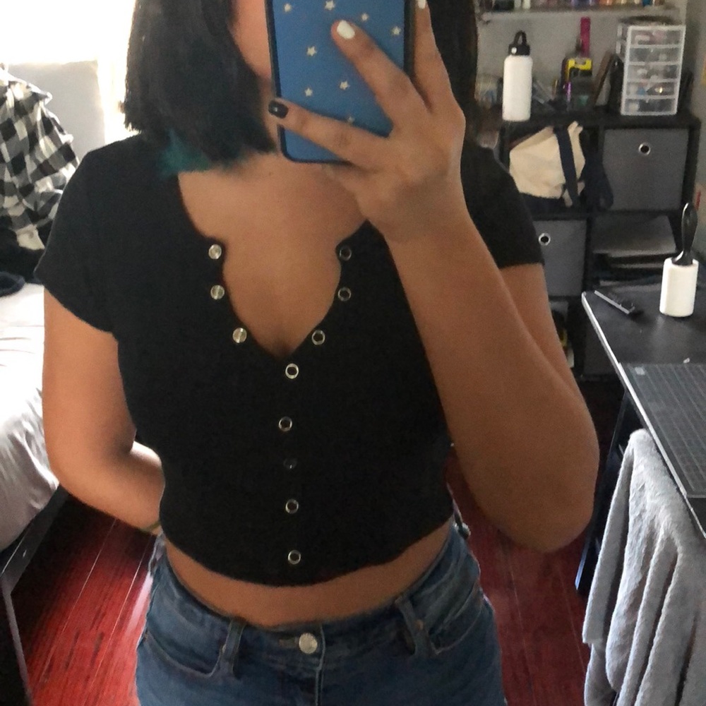 snap t-shirt